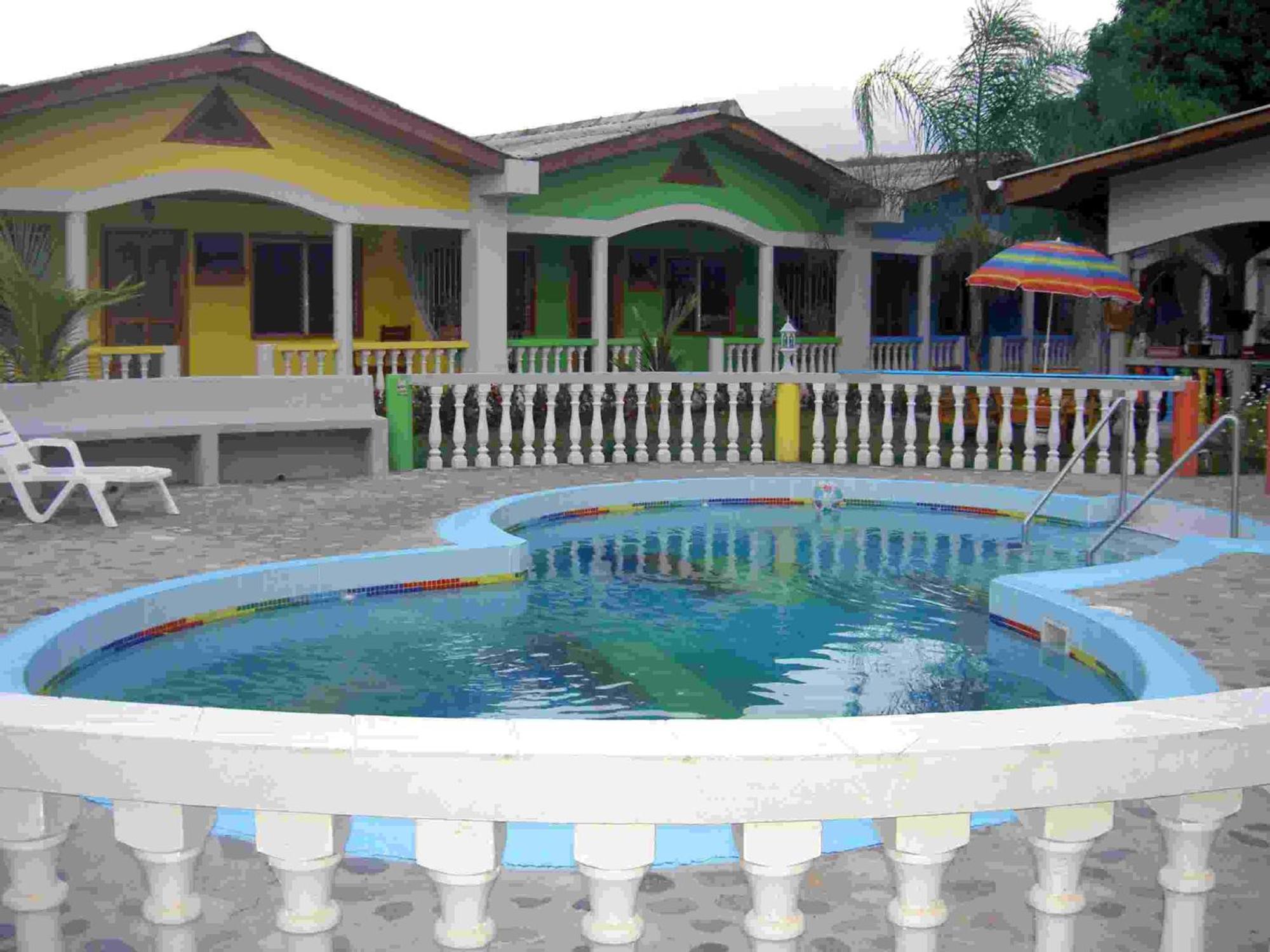 Rainbow Village La Ceiba Esterno foto